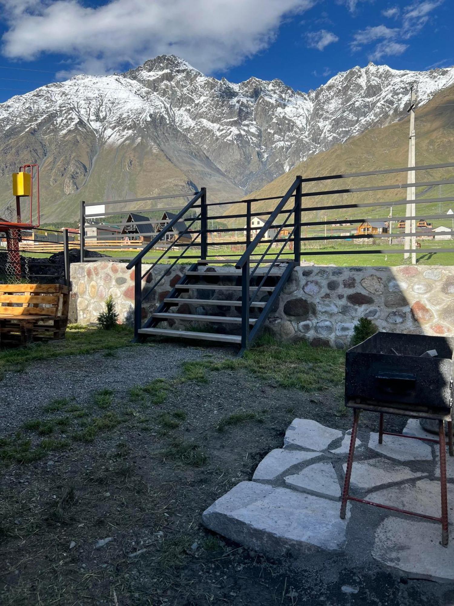Savalley Kazbegi Exteriör bild