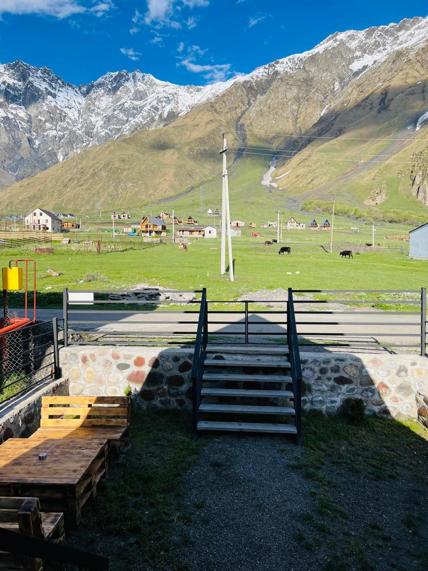 Savalley Kazbegi Exteriör bild